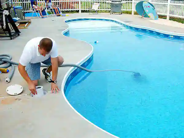Swimming-Pool-Maintenance-Services-wozm7hxaud